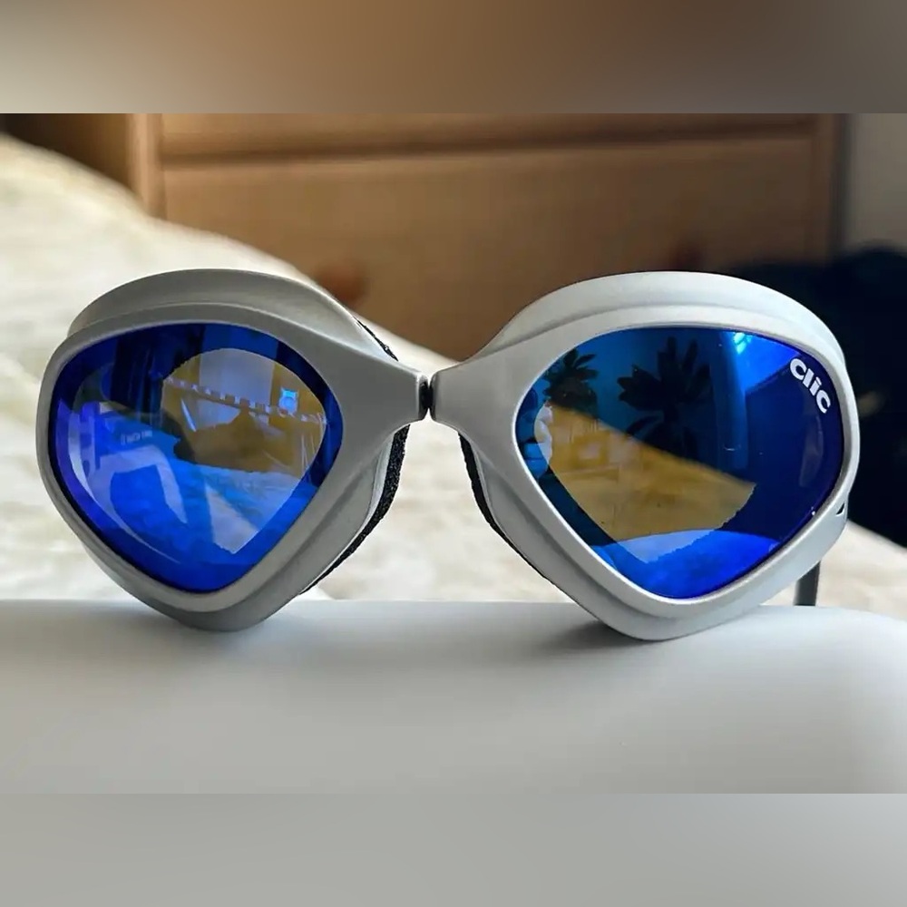 Stylish Blue and Silver Ski Goggles